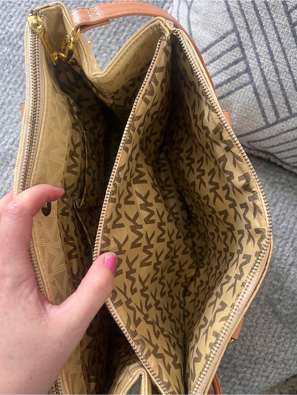 Michael Kors yellow Signature Tote Bag - Picture 3 of 6